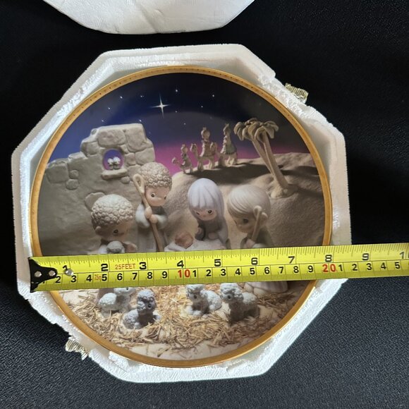 Precious Moments “Unto Us A Child Is Born” annual nativity 8” plate - Picture 2 of 6